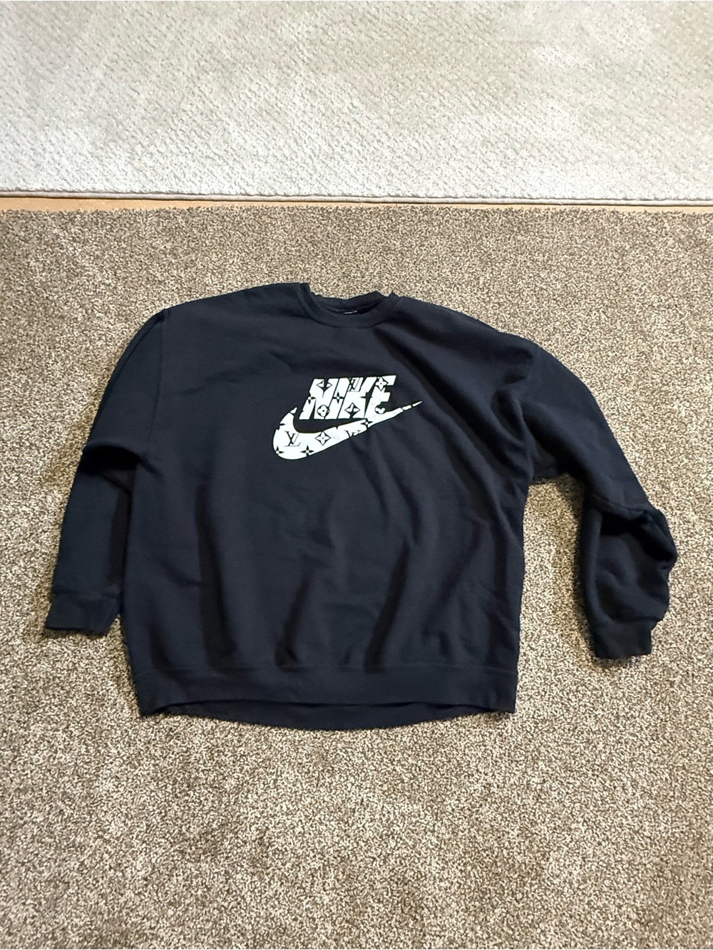 Nike crewneck sweatshirt